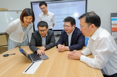 深化產(chǎn)教融合，共繪智聯(lián)未來 中國(guó)聯(lián)通集團(tuán)網(wǎng)絡(luò)AI中心歐大春總經(jīng)理一行來訪我校物聯(lián)網(wǎng)技術(shù)研發(fā)中心